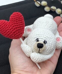 Adorable Bear holding your heart crochet pattern