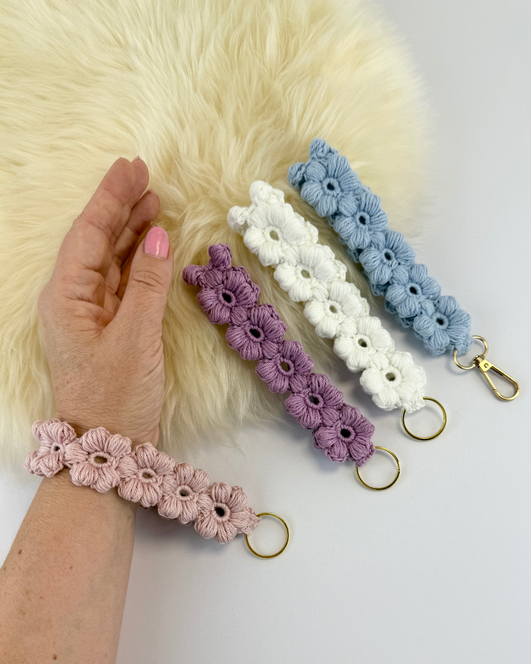 Crochet pattern for lovely Wristlet Primrose - Image 2