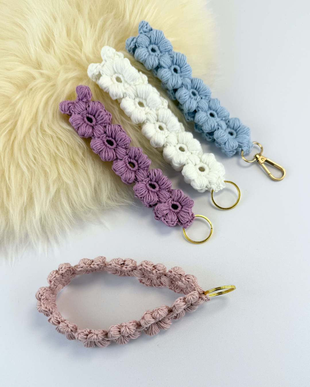 Crochet pattern for lovely Wristlet Primrose - Image 3