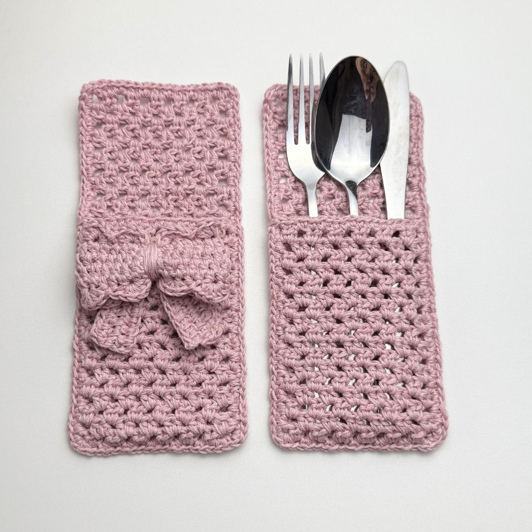 Crochet Cutlery Holder with Bow Pattern - Image 7